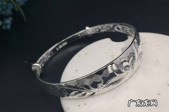 银镯子发黑了怎么能擦亮
