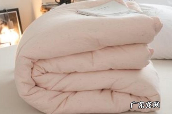 晒好的被子落灰怎么办