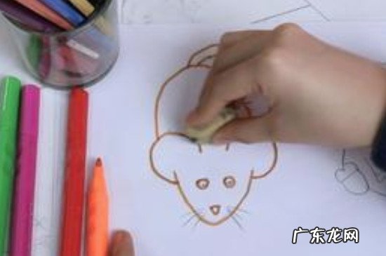 铅笔画墙上用什么可以擦掉