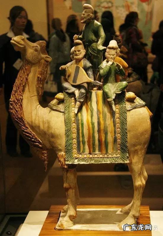 唐三彩颜色哪三种起? 唐三彩颜色是