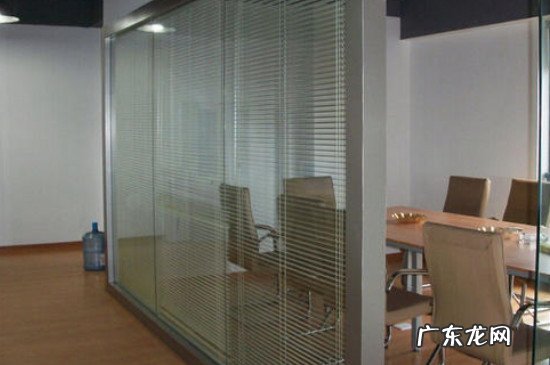 玻璃门上的胶怎么去除