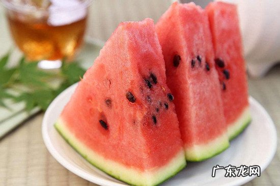 海鲜不能和什么一起吃