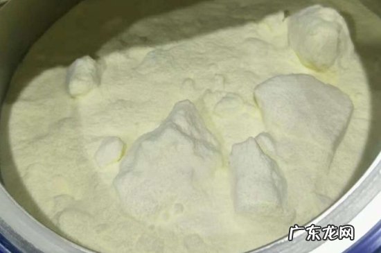 夏天奶粉结块还能喝吗