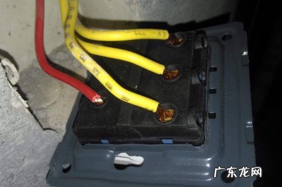 两根火线能接在一起吗