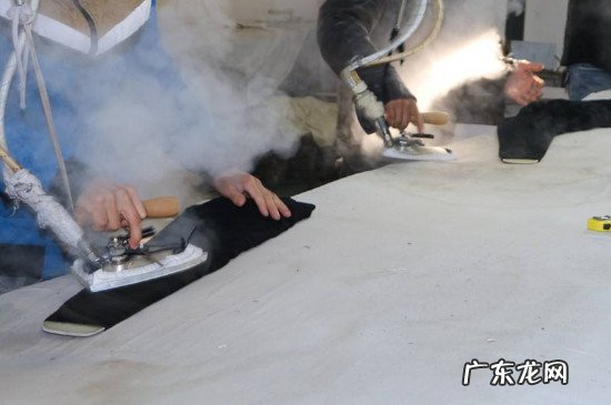 黑衣服熨烫发亮怎么办