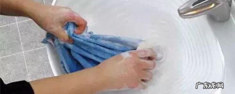 消毒液弄在衣服上用什么可以洗掉