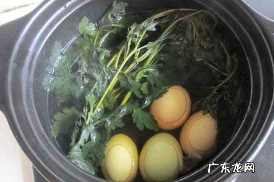 艾草根煮鸡蛋的功效