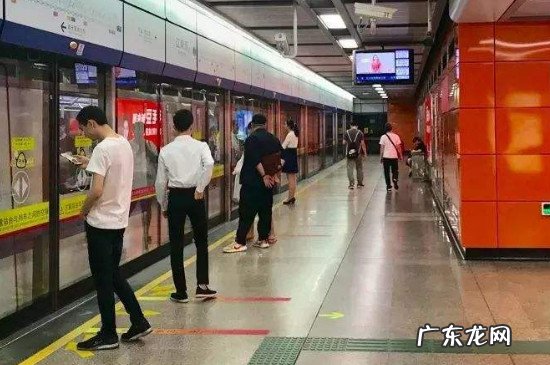 地铁能穿拖鞋吗