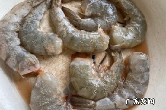 基围虾炒之前要不要用料酒腌制