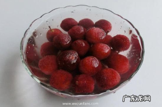 盐水泡杨梅虫子出来了还能吃吗