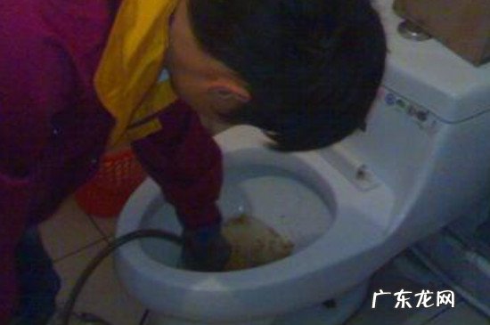 东西掉下水道用什么方法捞