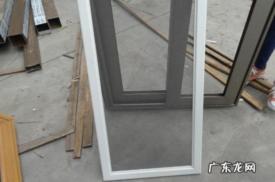 纱窗上的柳絮怎么清理