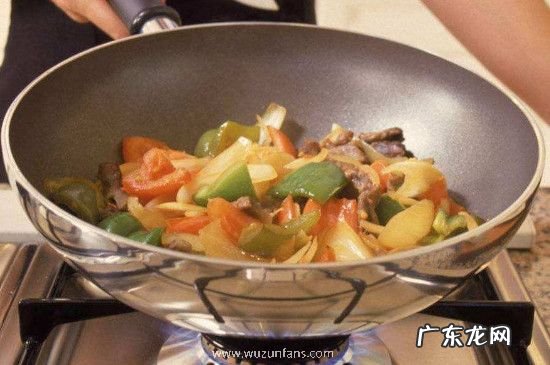 生肉是直接炒吗