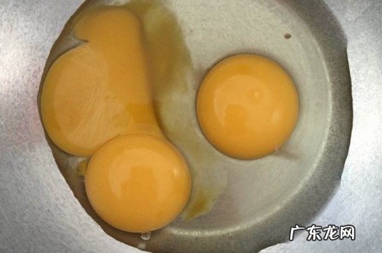 鸡蛋清发黄是不是坏了