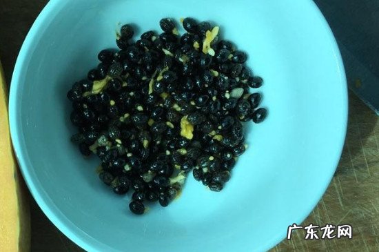 木瓜里的黑色籽能吃吗