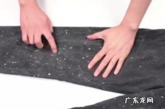 洗衣服卫生纸粘到了毛衣上怎么办