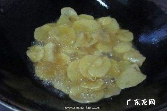 炸土豆片需要裹面粉吗