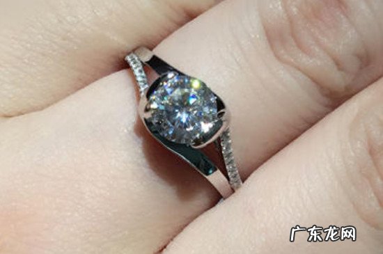 为什么现在的钻戒都用au750做