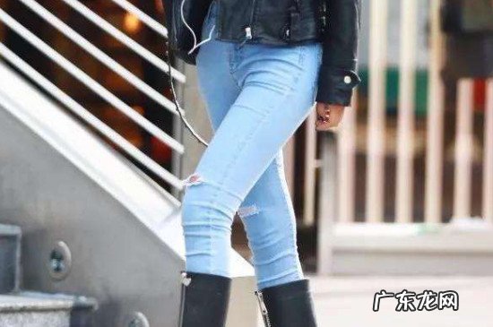 长筒靴怎么穿就一下就穿进去了