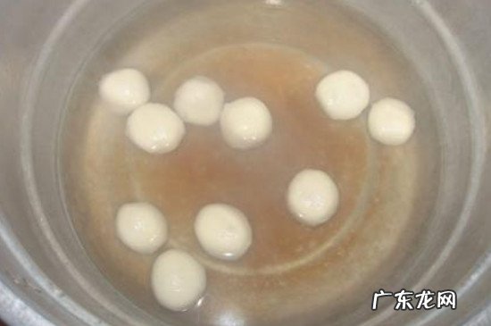 汤圆下锅变黄是什么原因