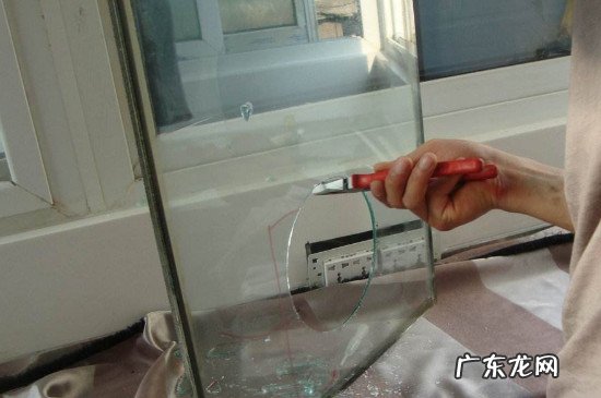 不拆下窗玻璃怎样才能割开