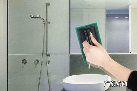 冲凉房玻璃门渍怎么洗