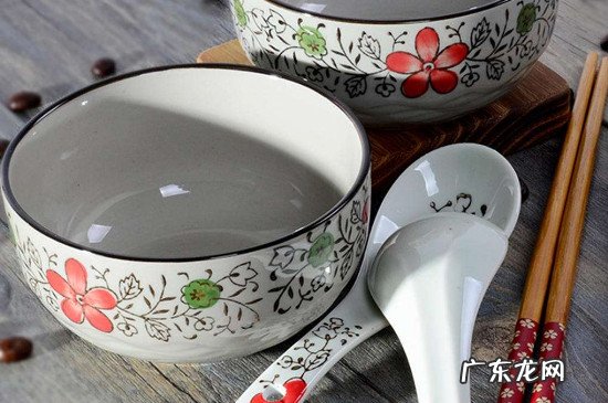 新碗的标签胶怎么去除