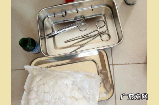 医用酒精能喷在口罩上吗