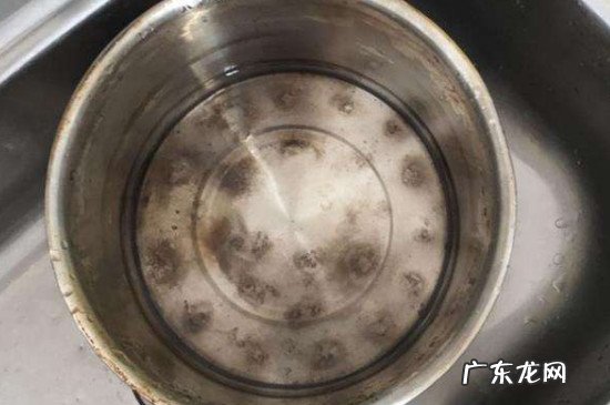 不锈钢锅内壁烧黑了还能用吗