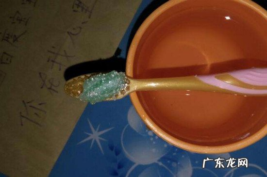 怎么刷牙能使牙齿变白