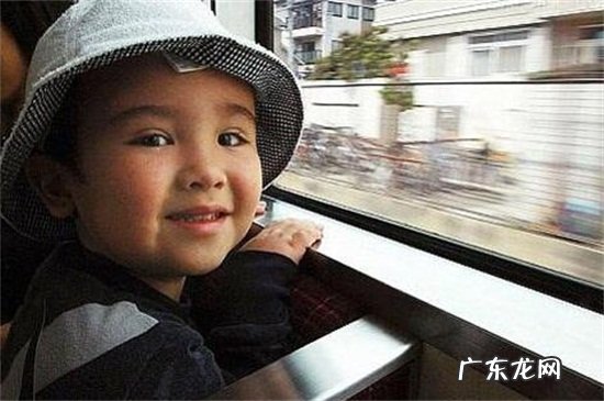 坐火车带小孩要买票吗