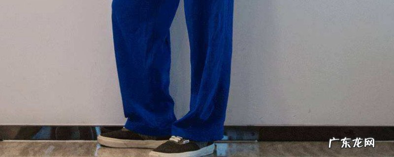 怎样用皮筋改校服裤子