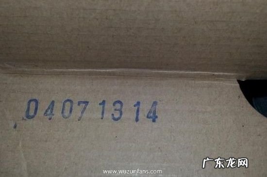 yeezy鞋盒钢印在哪里