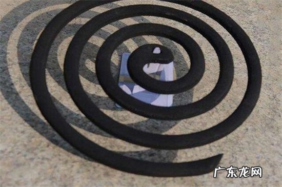 点燃的蚊香应该放在什么地方