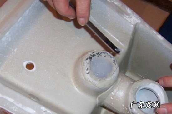 马桶两个孔怎么堵图解