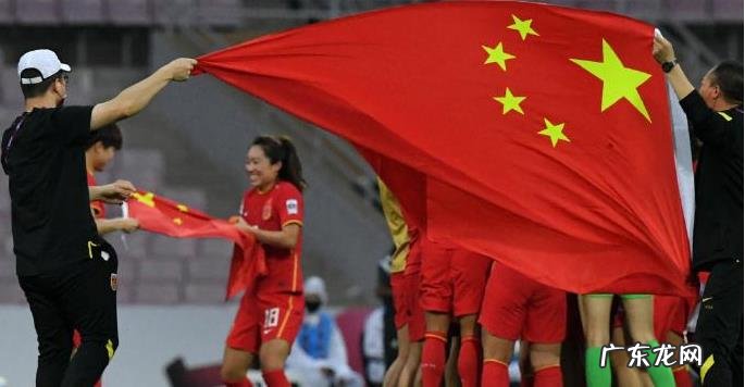 中国女足获赠宋锦 中国女足获赠宋锦国旗