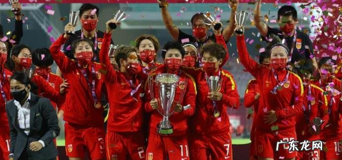 中国女足获赠宋锦 中国女足获赠宋锦国旗