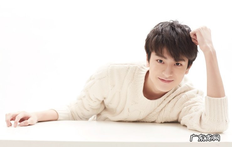 男生眼带笑意看你 男生眼带笑意看你