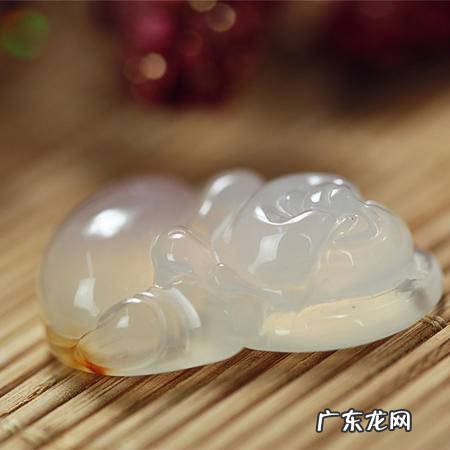 戴在脖子上的佛掉 戴在脖子上的佛掉了说明什么