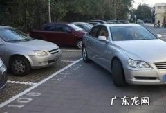 男子倒车转360 男子倒车转360度连撞5车