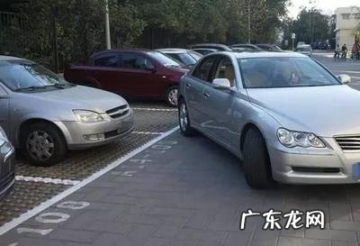 男子倒车转360 男子倒车转360度连撞5车
