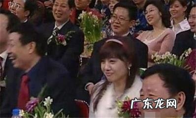 2015春晚歪头 2015春晚歪头女