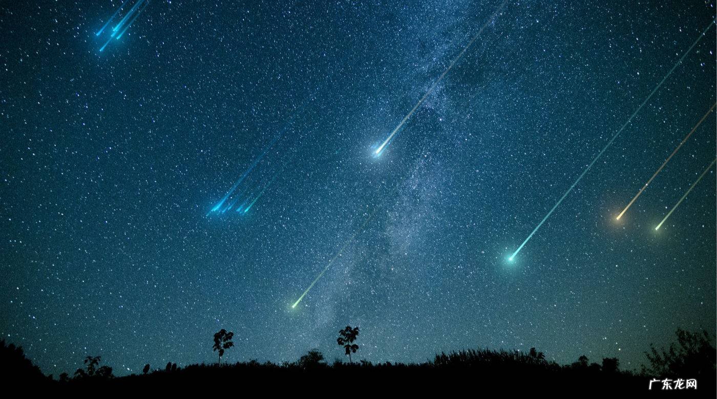 40秒回顾英仙座 40秒回顾英仙座流星雨划过天际