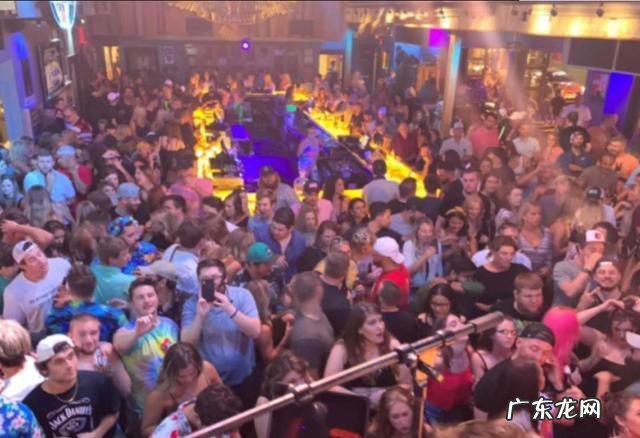 美国1女子超市舔 美国一女子超市舔商品自证不怕新冠