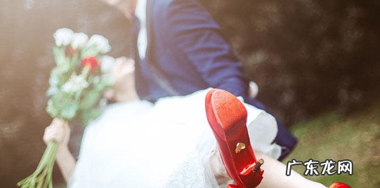 结婚可以穿黑色衣 结婚可以穿黑色衣服吗