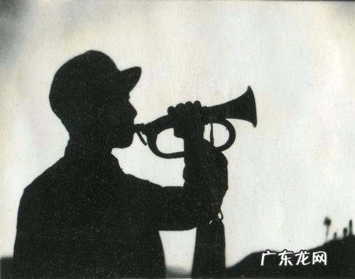 9旬老号兵唇上仍 九旬老号兵唇上仍有号嘴印