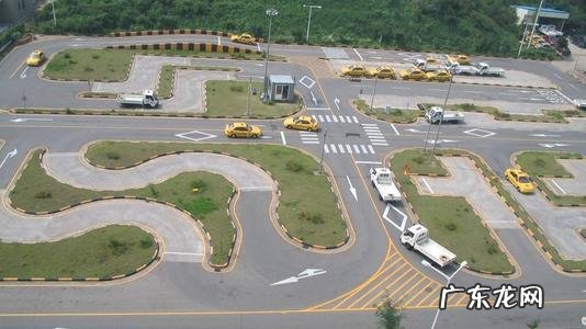 高考后迎来学车热 高考后迎来学车热