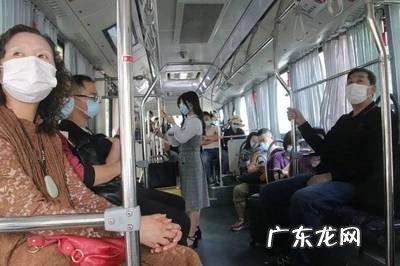 公交上大妈拒戴口 公交上大妈拒戴口罩还自称美国人