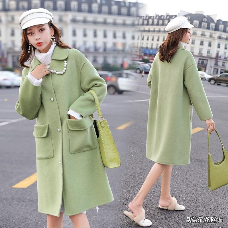 小香风羽绒服配什么鞋子 水貂绒小香风外套的特点