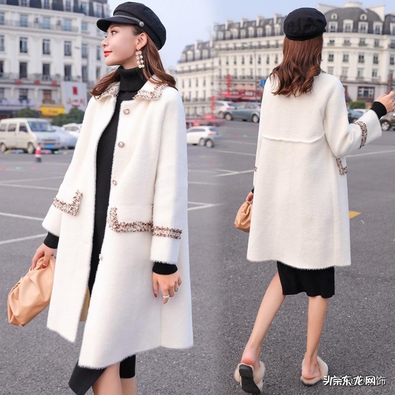 小香风羽绒服配什么鞋子 水貂绒小香风外套的特点